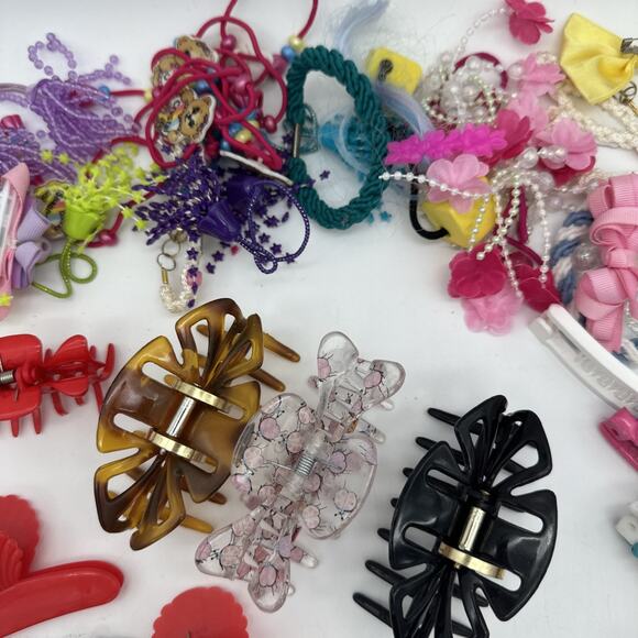 Huge Lot Of Vintage Hair Accessories. Clips, Ties Etc Over 70 Pieces - Picture 4 of 7